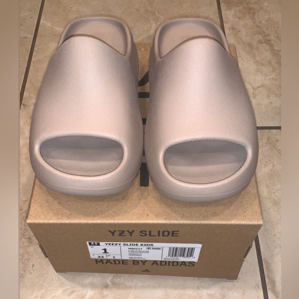 Adidas Yeezy slides kids size 1